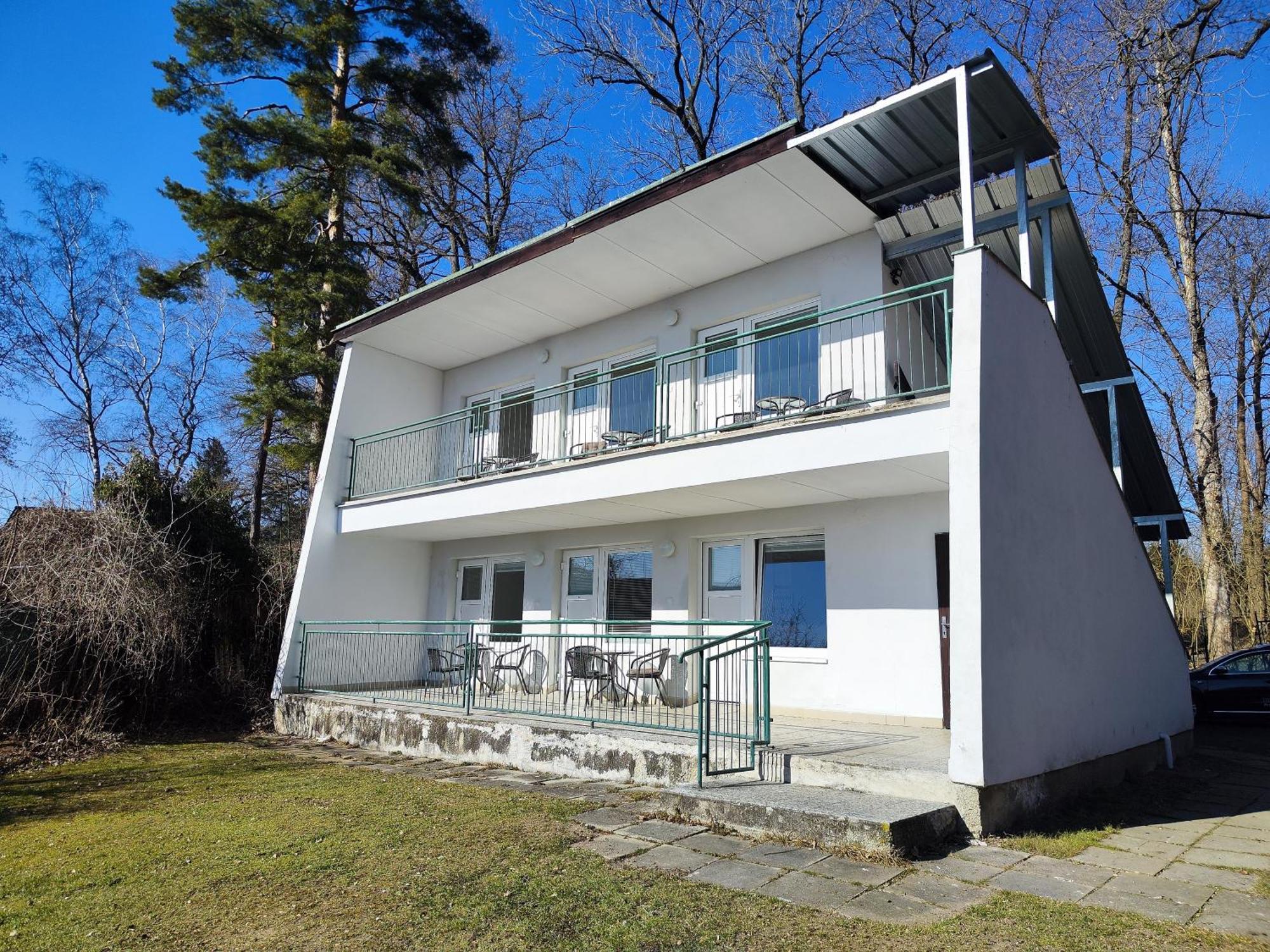 Yacht Club Bezdrev Hotel Hluboká nad Vltavou Kültér fotó