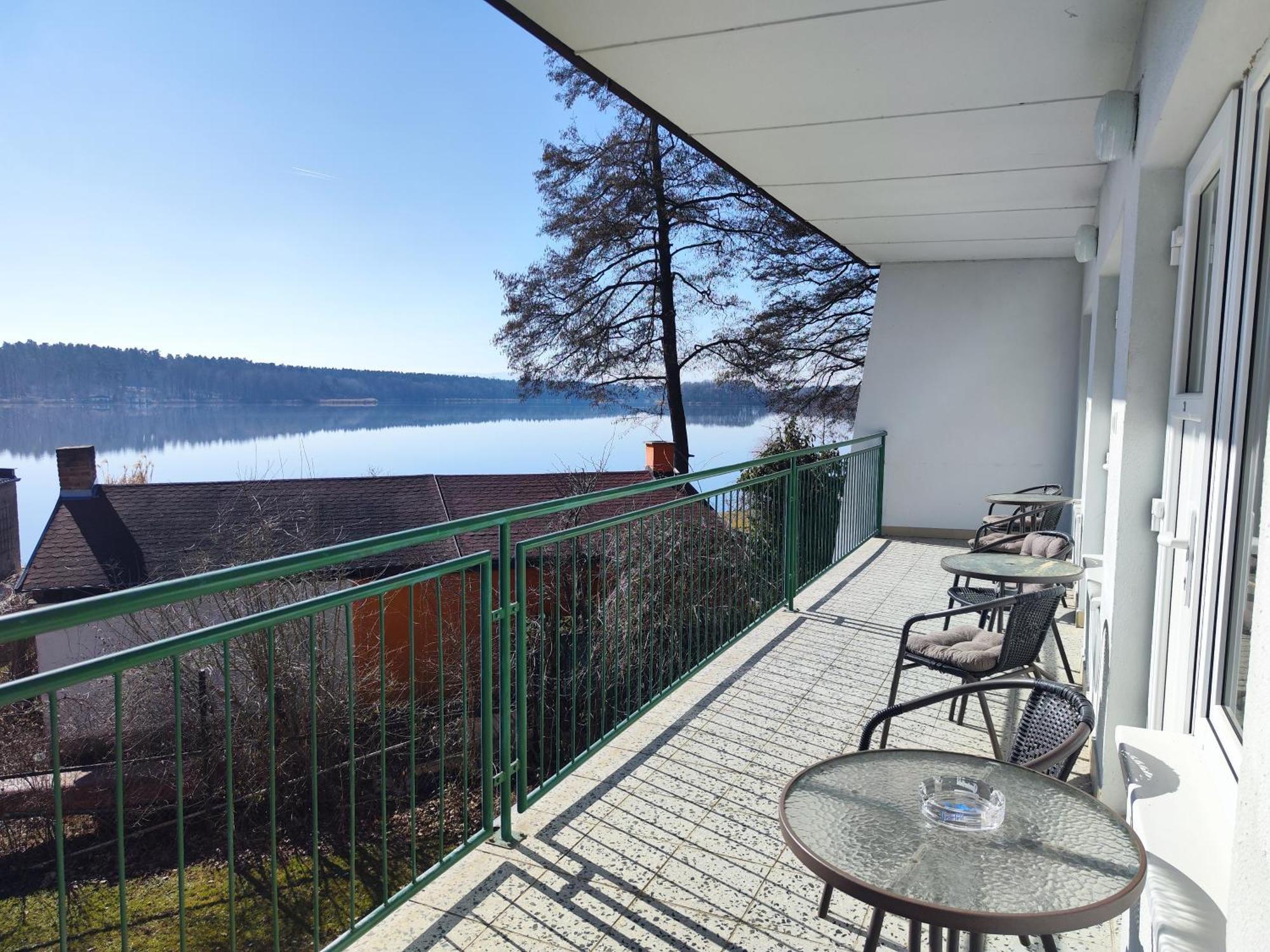Yacht Club Bezdrev Hotel Hluboká nad Vltavou Kültér fotó