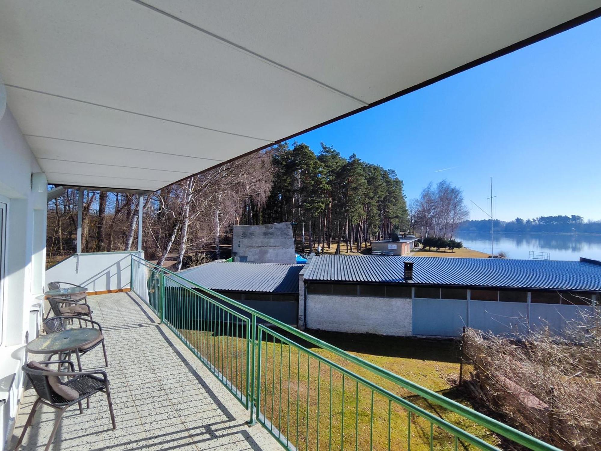 Yacht Club Bezdrev Hotel Hluboká nad Vltavou Kültér fotó