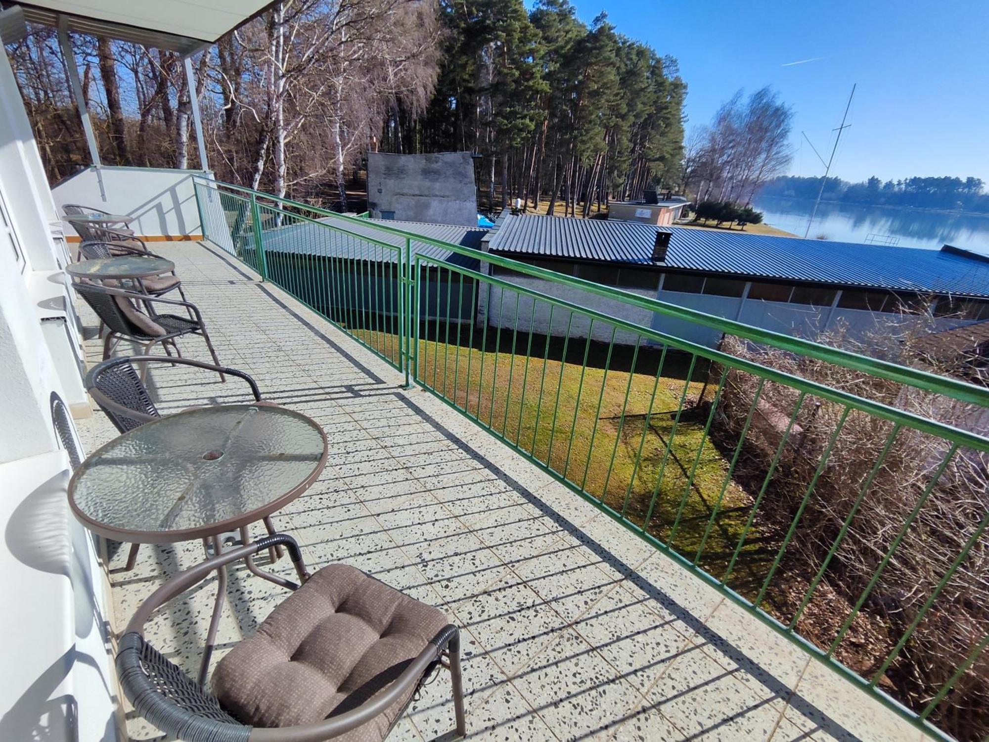 Yacht Club Bezdrev Hotel Hluboká nad Vltavou Kültér fotó