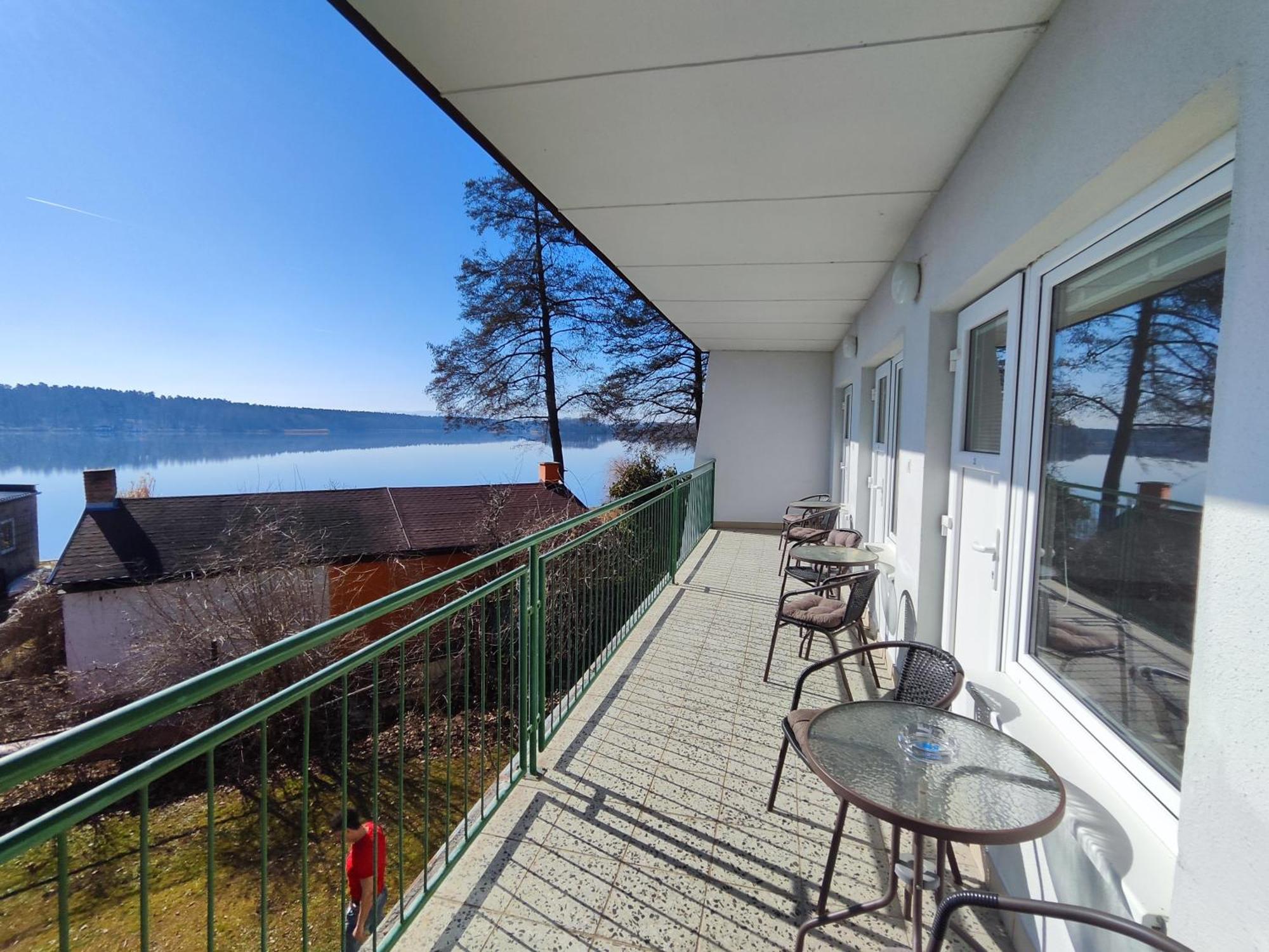 Yacht Club Bezdrev Hotel Hluboká nad Vltavou Kültér fotó