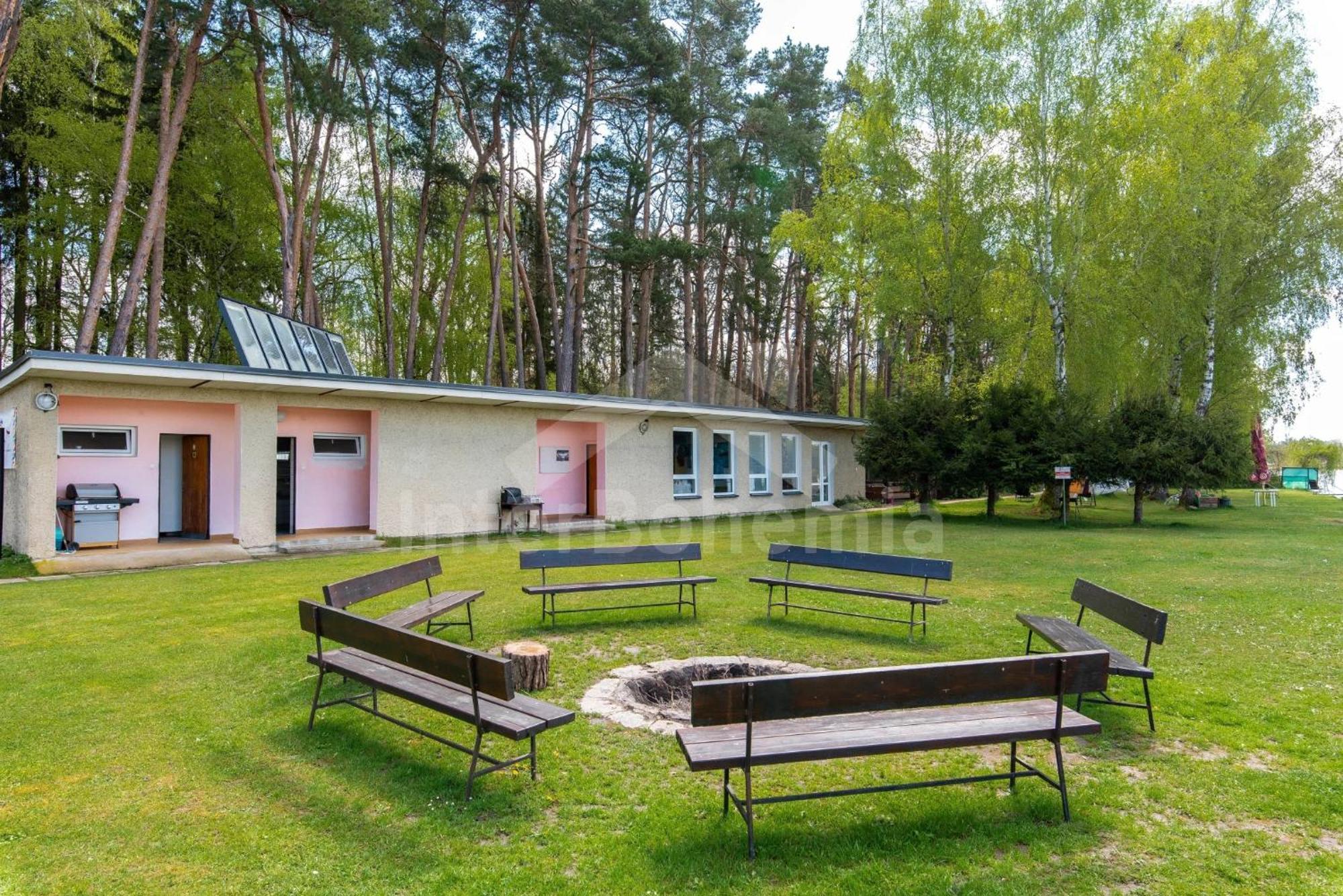 Yacht Club Bezdrev Hotel Hluboká nad Vltavou Kültér fotó