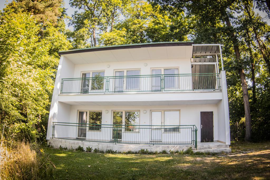 Yacht Club Bezdrev Hotel Hluboká nad Vltavou Kültér fotó